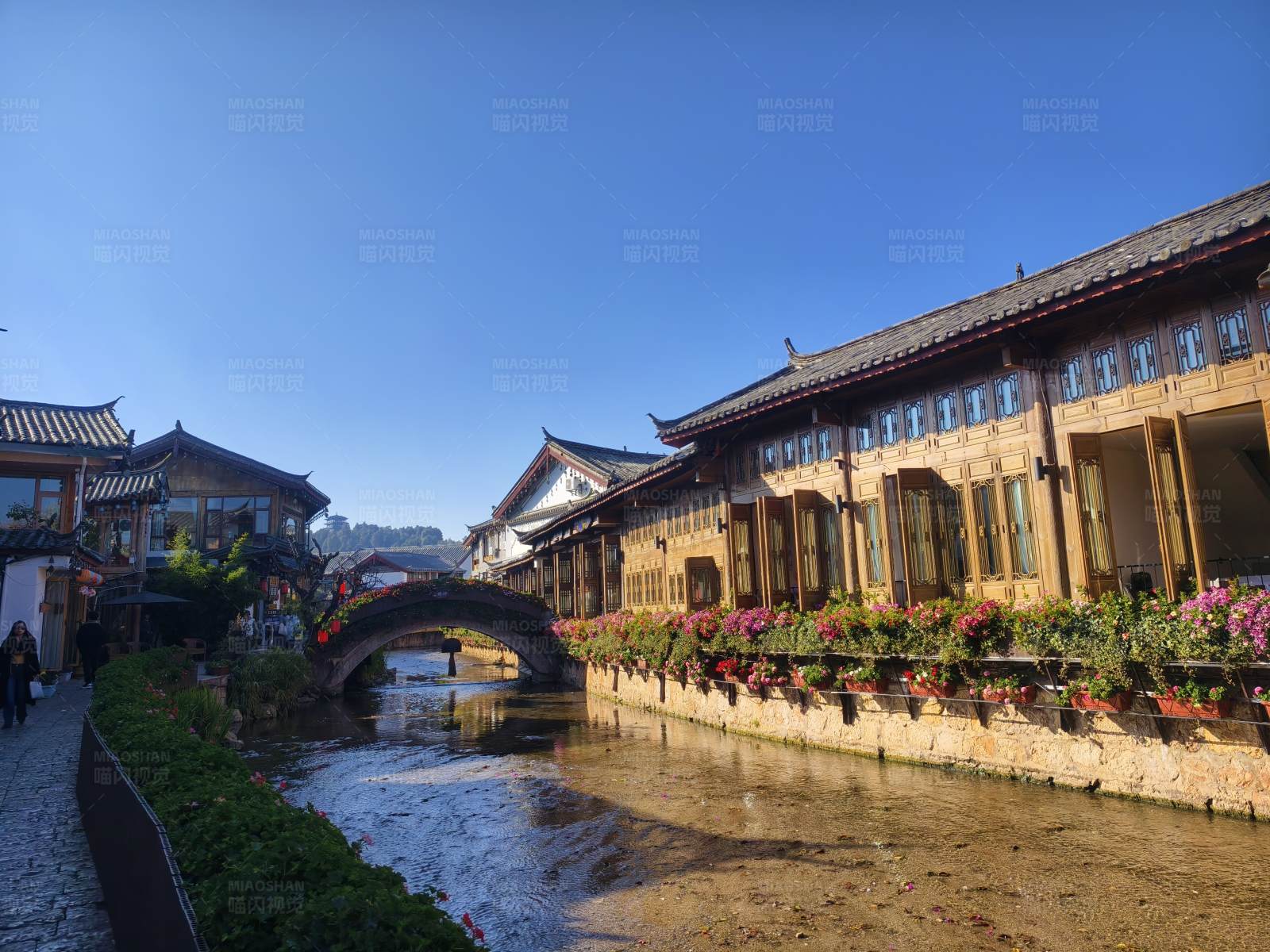 丽江古城水渠风光图片