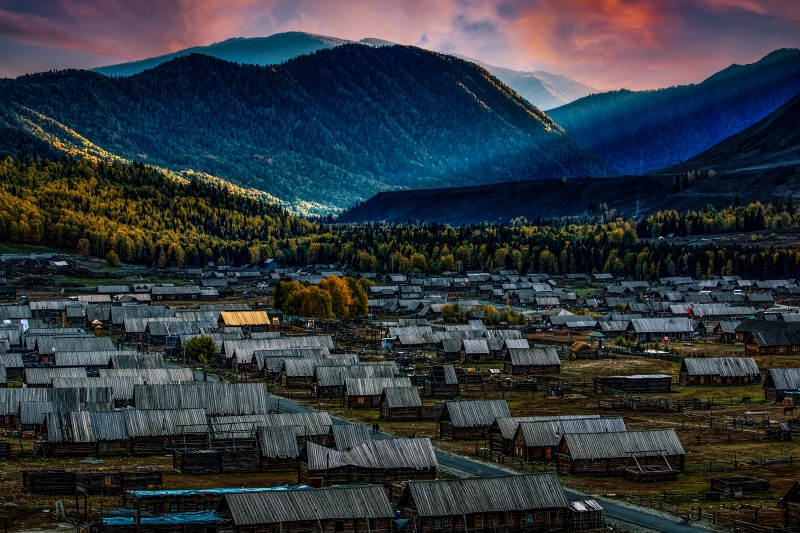 新疆禾木村的黄昏图片