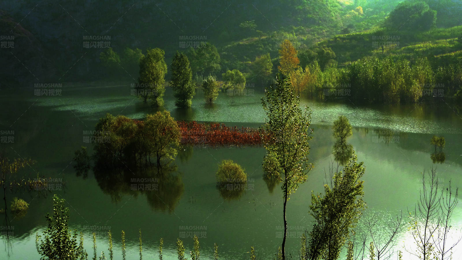 湖光山色 秋意盎然 (内蒙赤峰县)图片