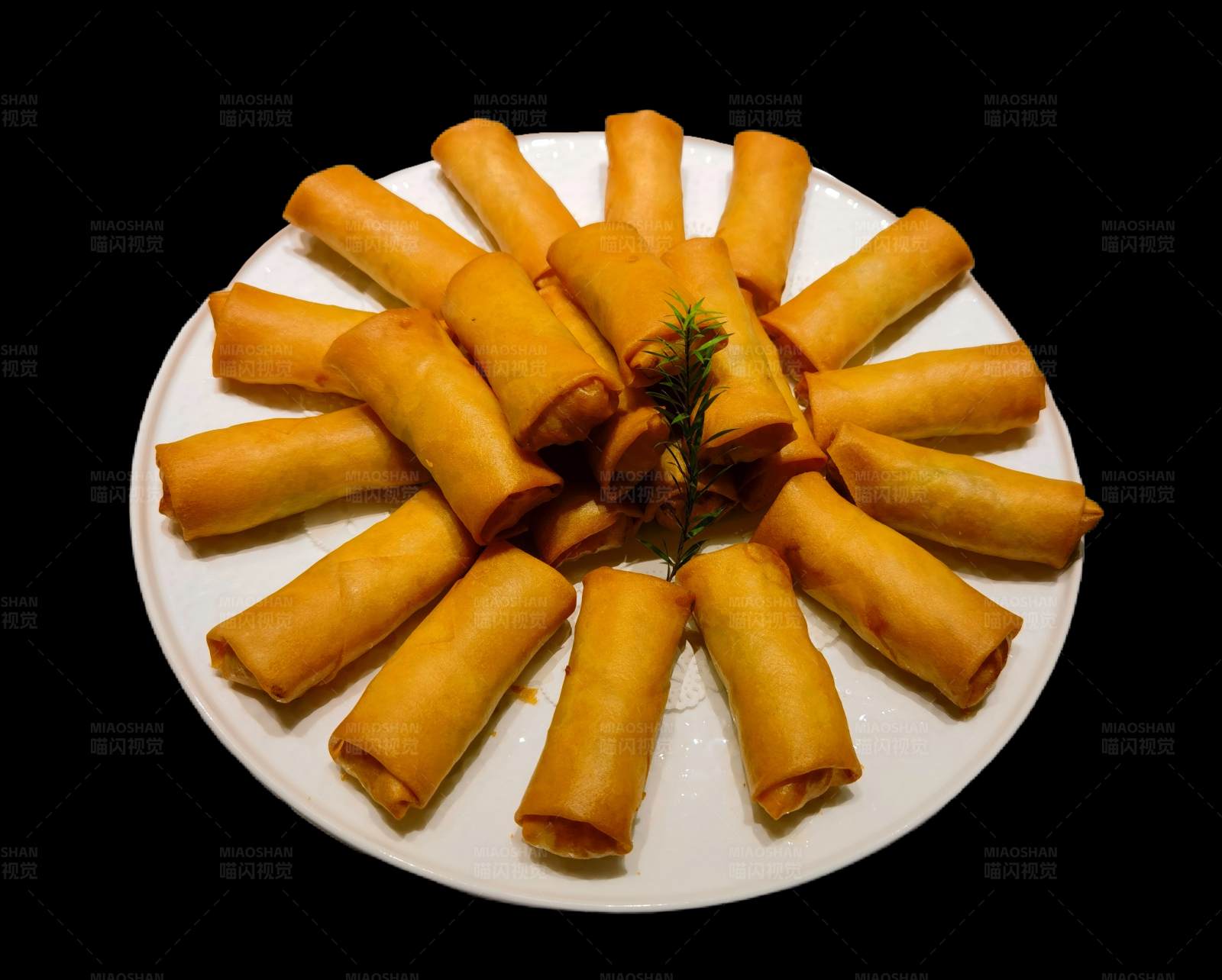 金黄春卷盘图片