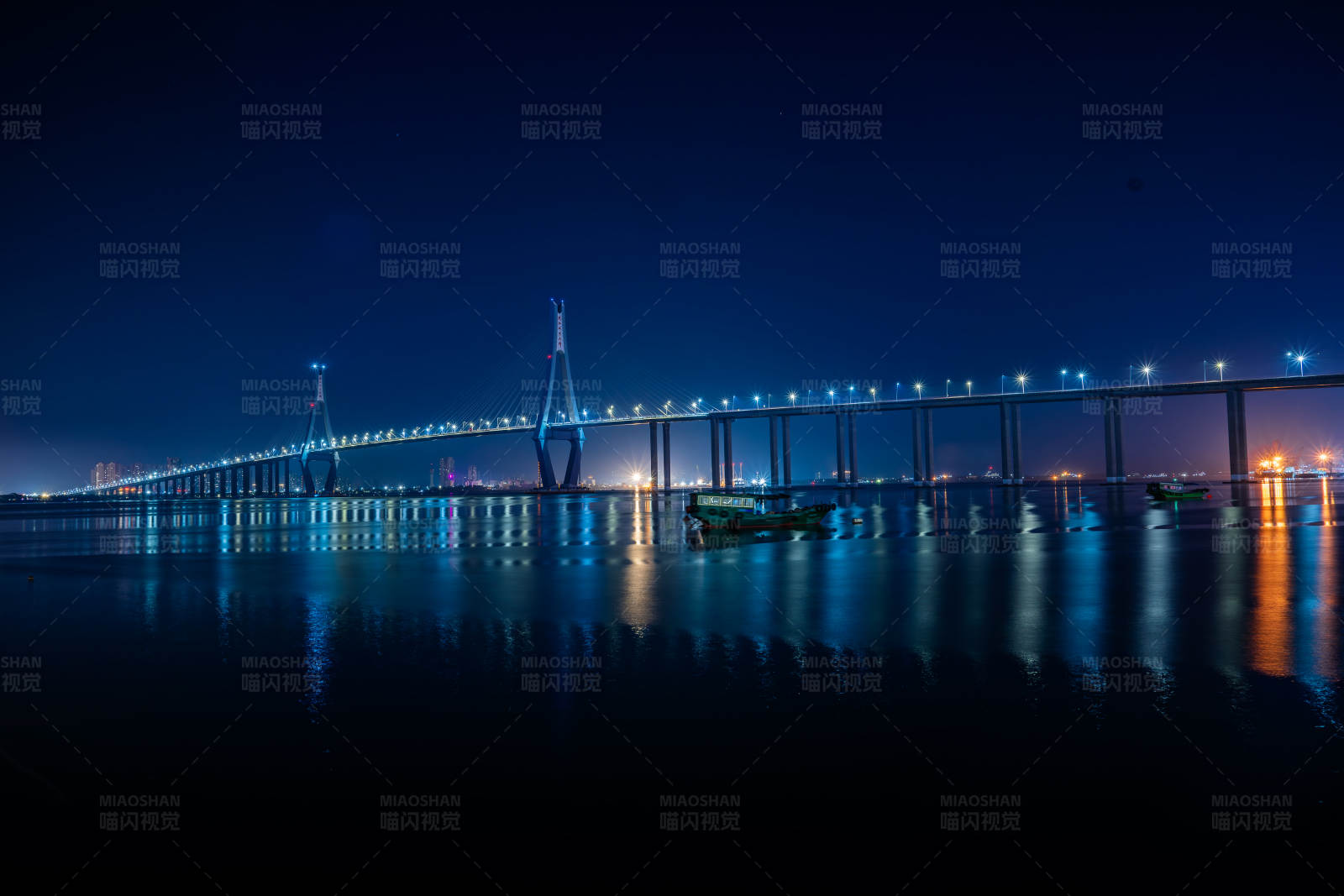 湛江海湾大桥夜景图片