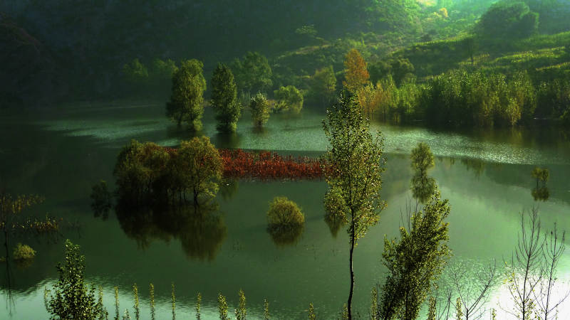 湖光山色 秋意盎然 (内蒙赤峰县)图片