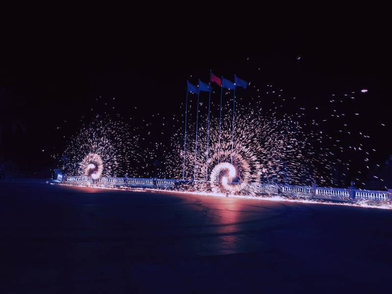 非遗打铁花表演图片