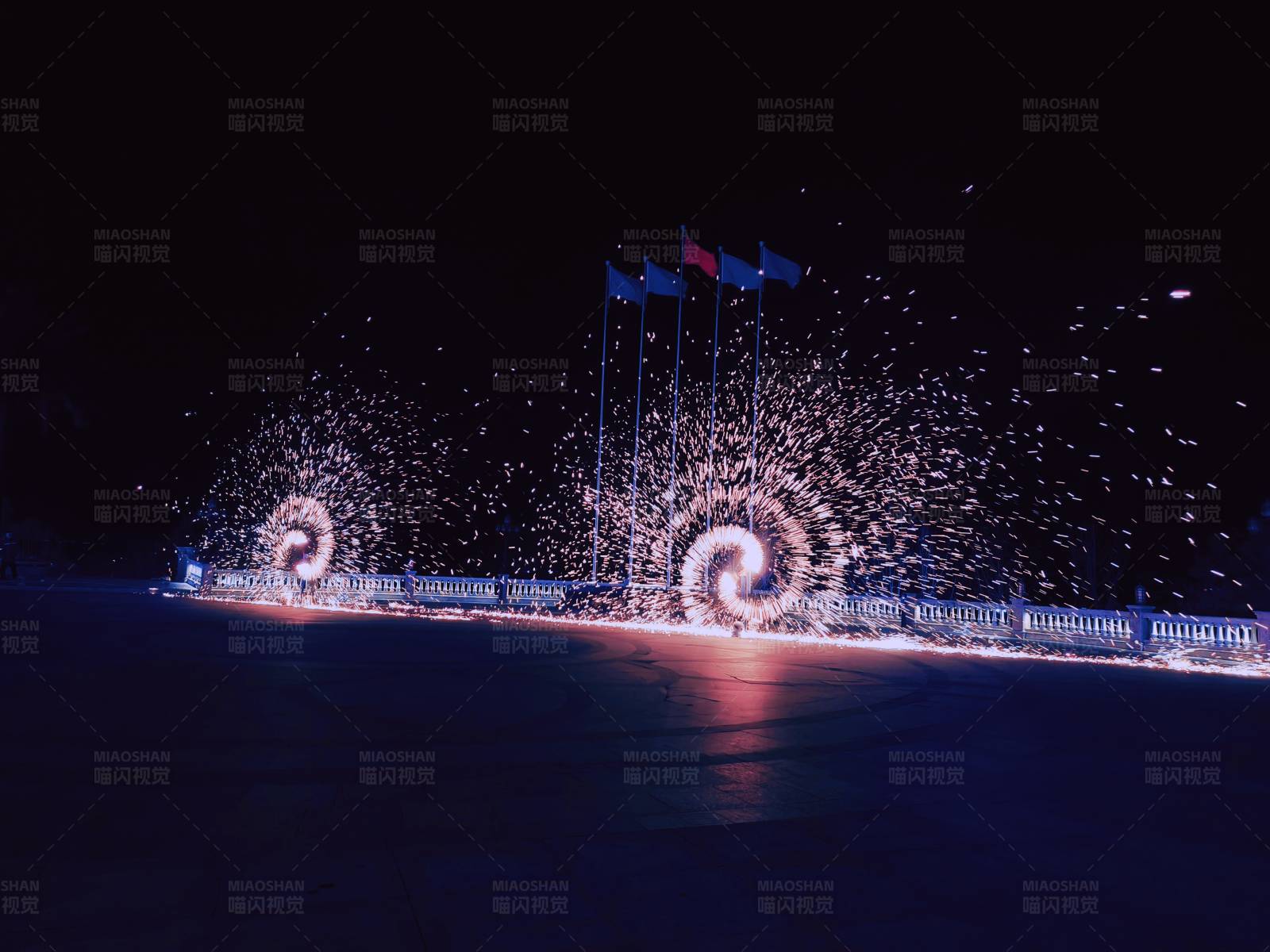 非遗打铁花表演图片