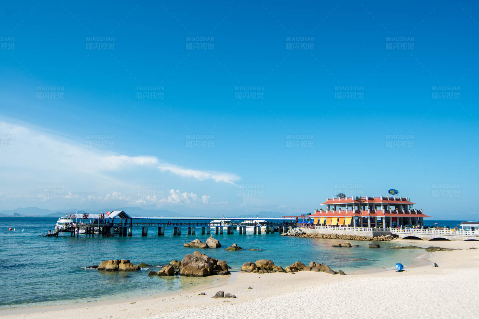 热带海滩码头风光图片