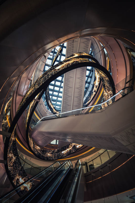 广州星寰国际商业中心螺旋楼梯的现代艺术图片