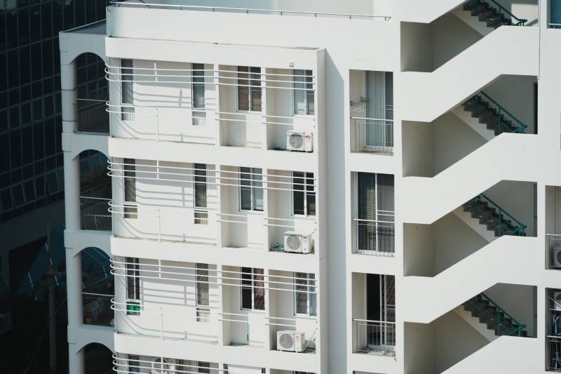 现代公寓楼的外观图片