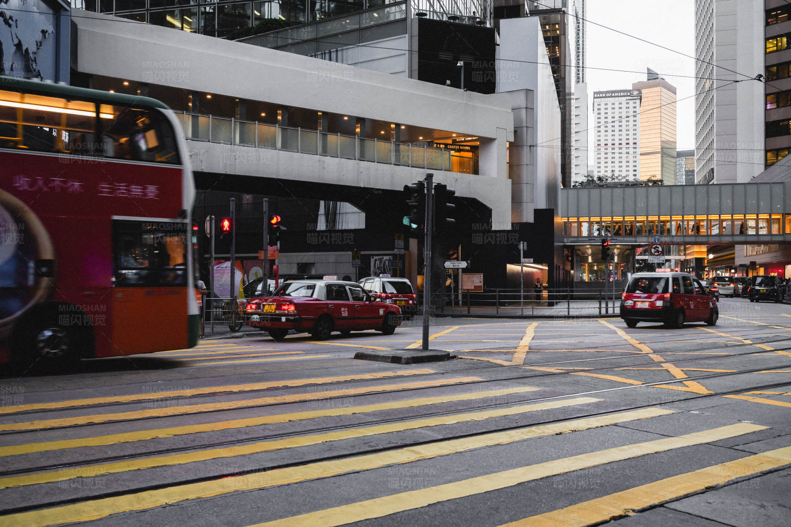 香港街头的繁忙景象图片