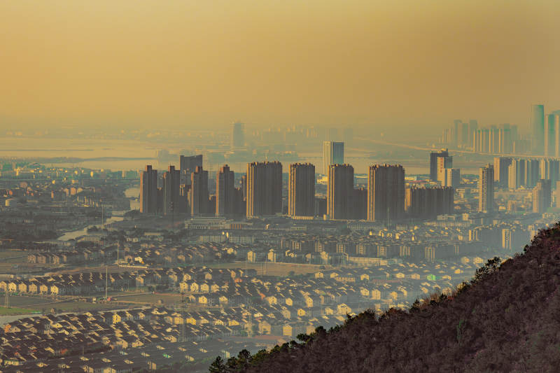 夕阳下的绍兴天际线图片