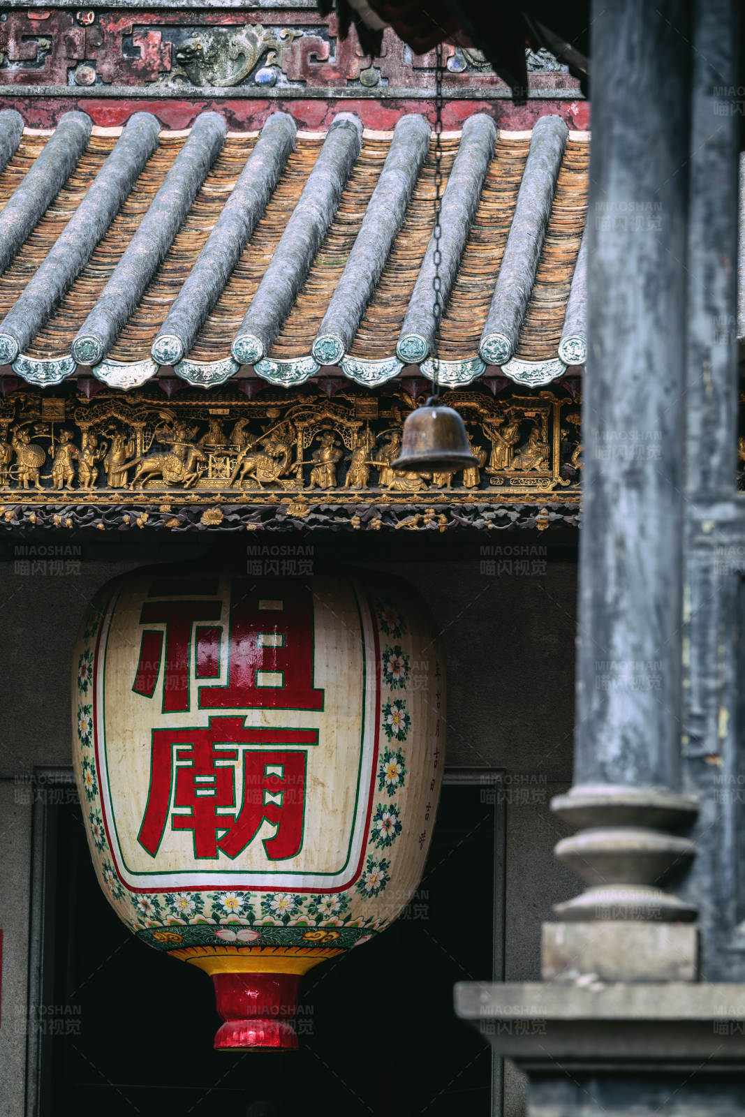 寺庙前的灯笼图片