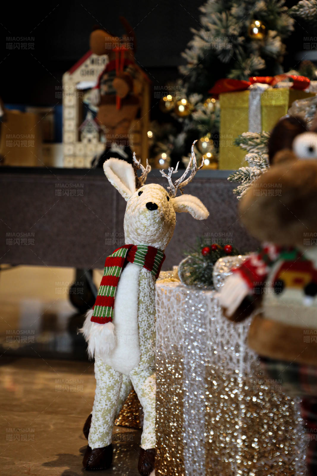 圣诞装饰中的驯鹿图片
