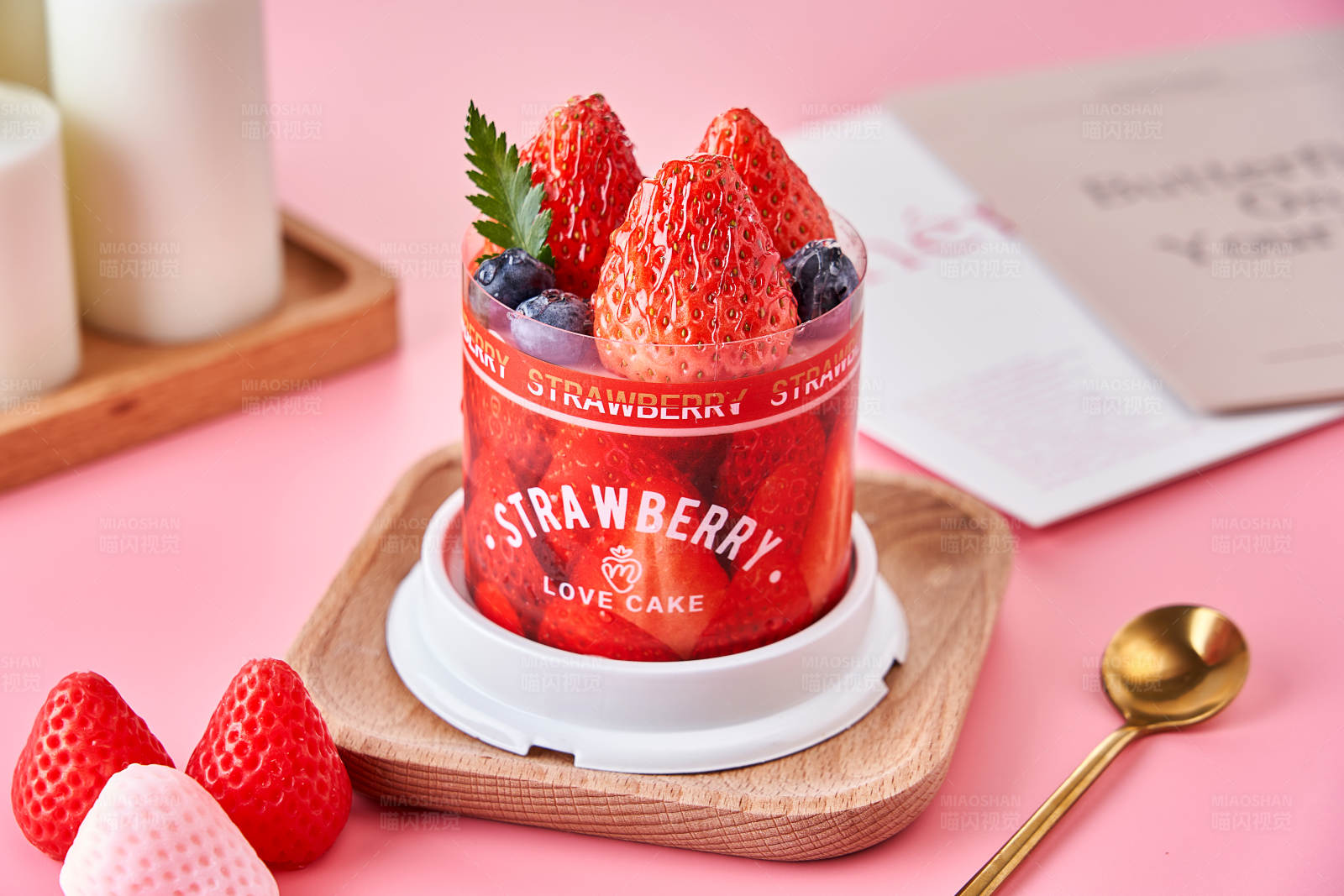 草莓蛋糕杯图片