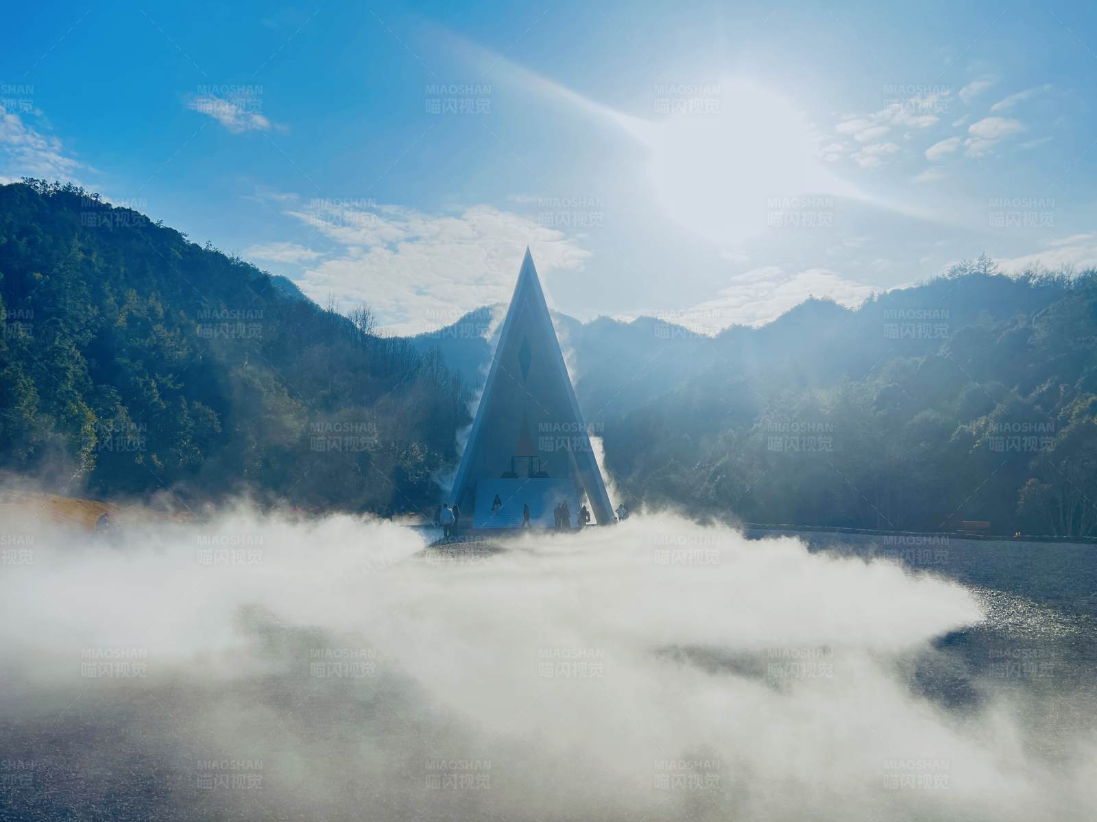 雾中尖塔-安吉图片