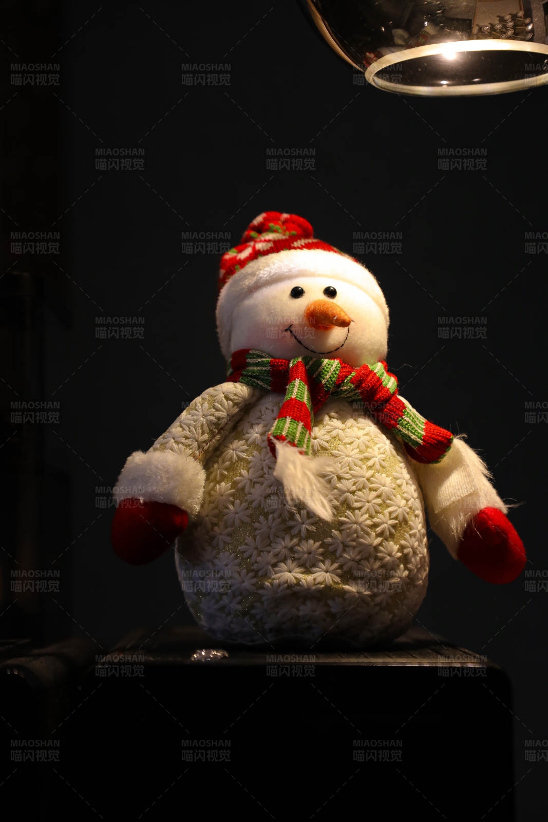 微笑的雪人玩偶图片