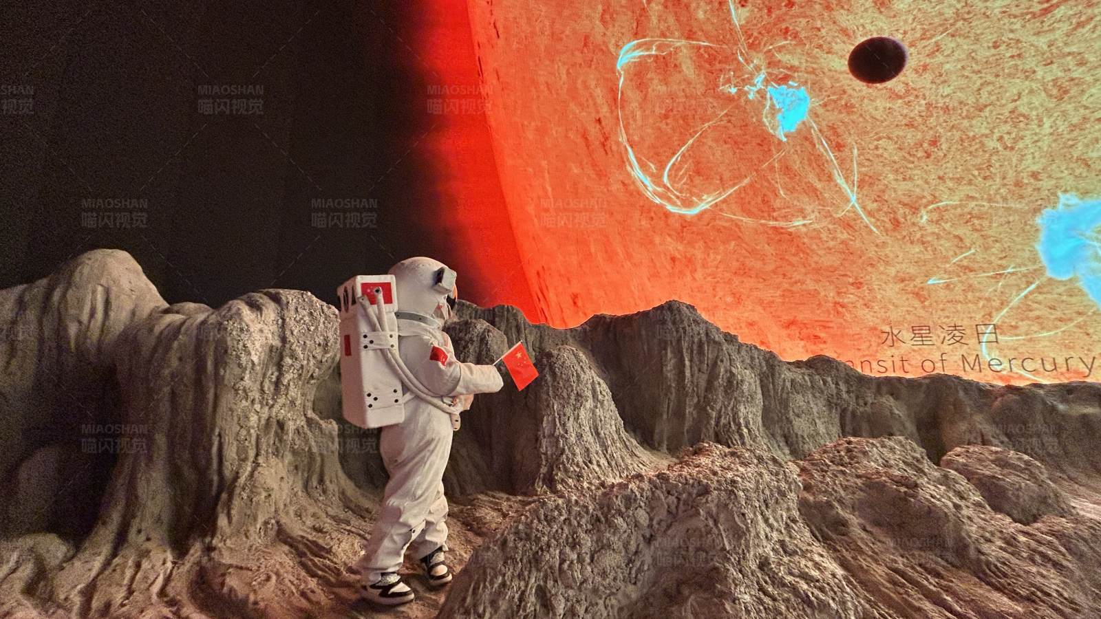 宇航员探索未知星球图片