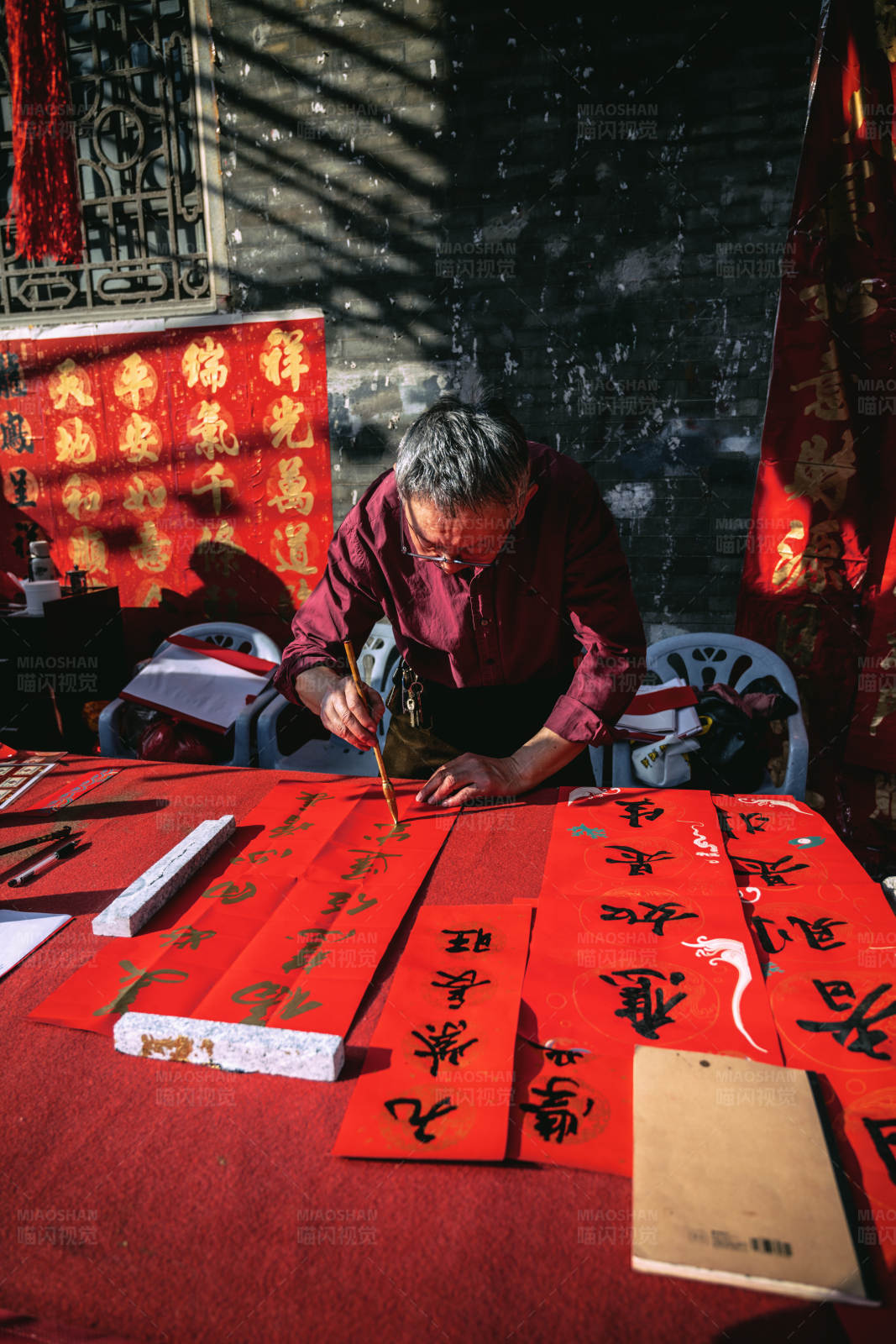 书写春联迎新春图片