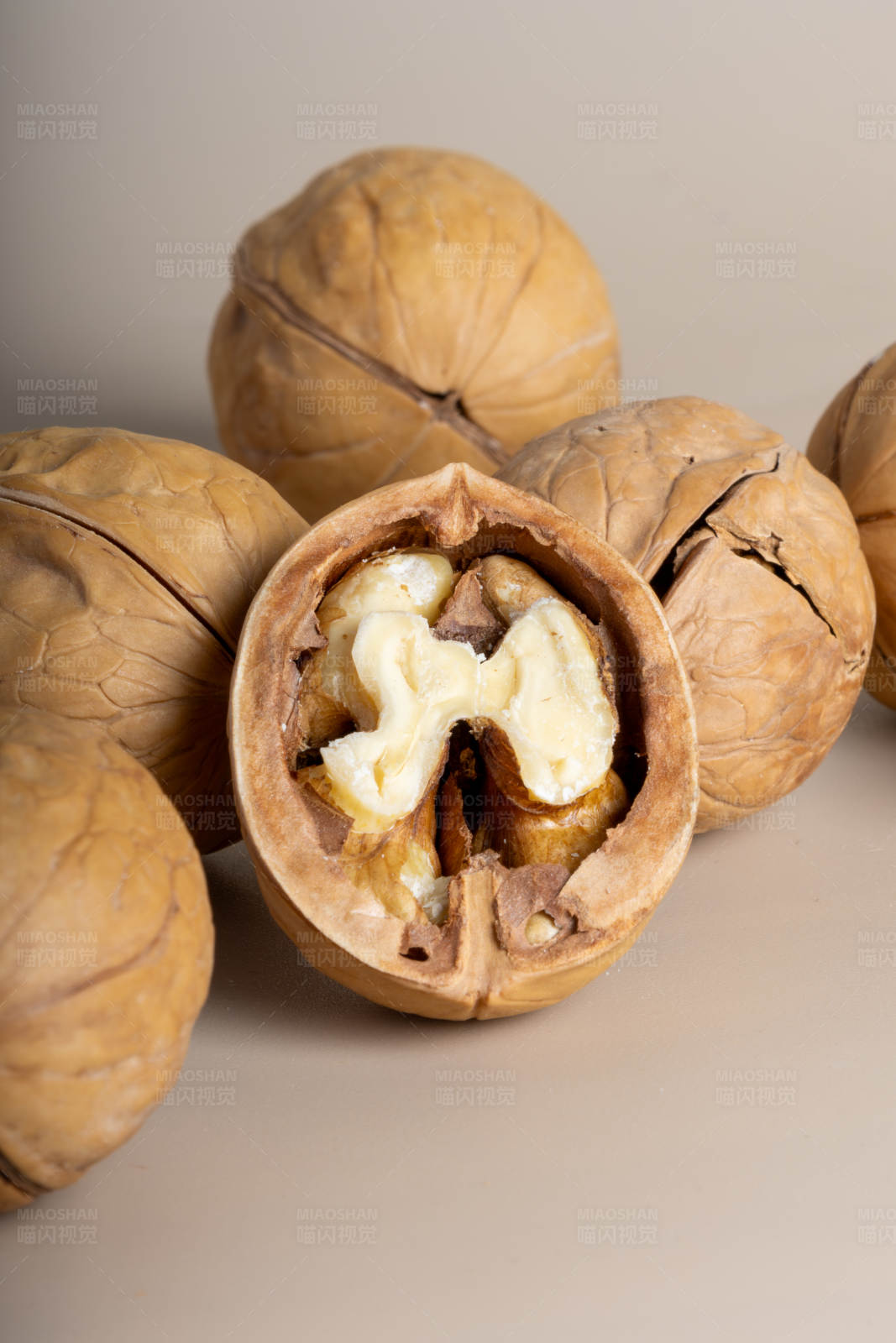开壳核桃展示图图片