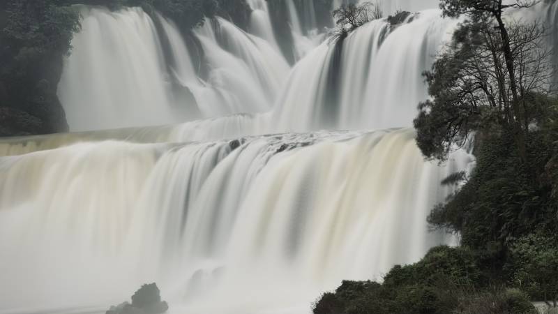 壮观瀑布流图片