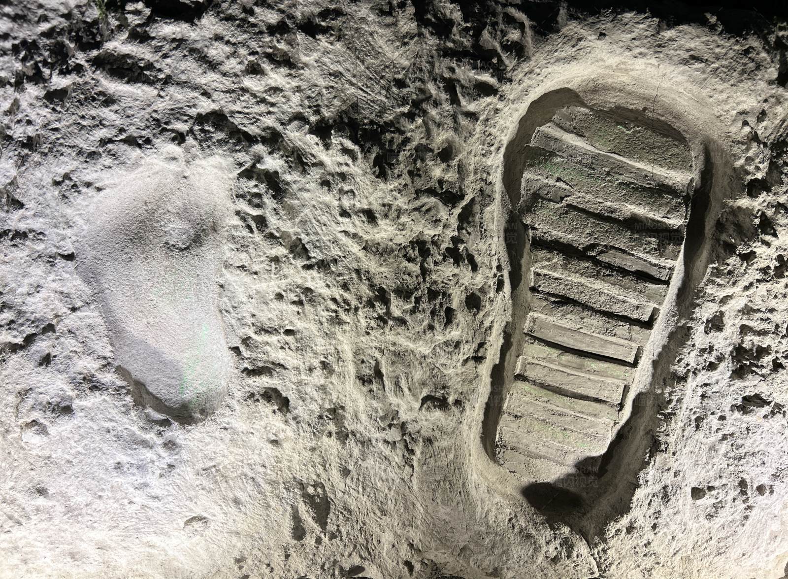 月球上的足迹图片