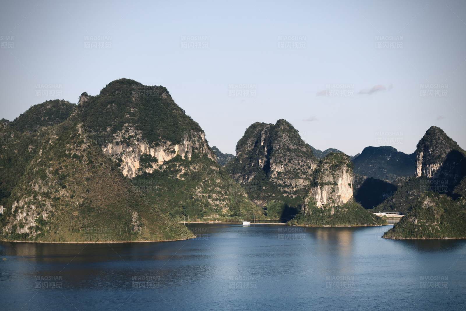 山水相依 自然美景图片