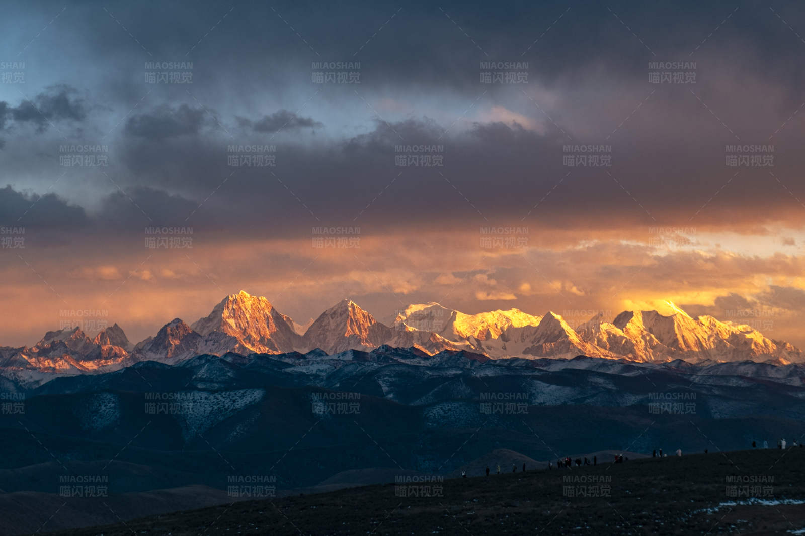 雪山日落壮丽景观--中国贡嘎雪山图片