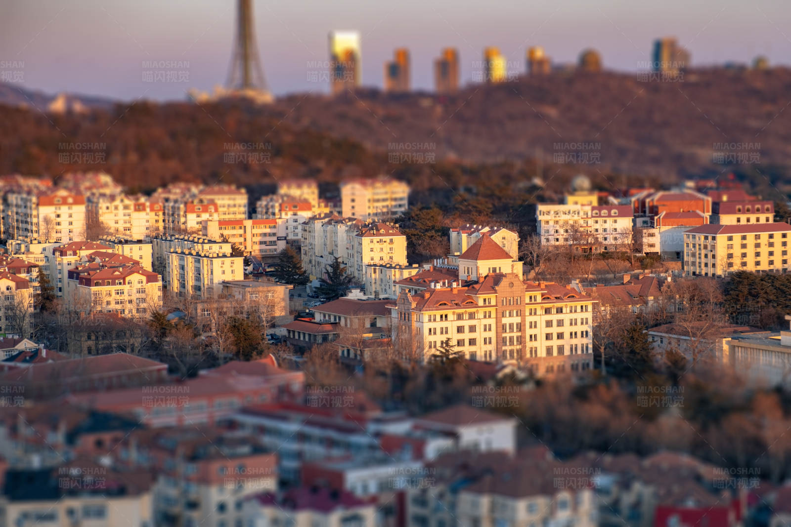 城市黄昏微缩景观图片