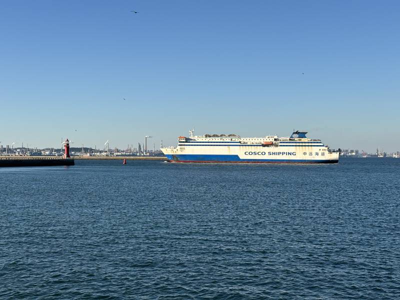 海上的货轮图片