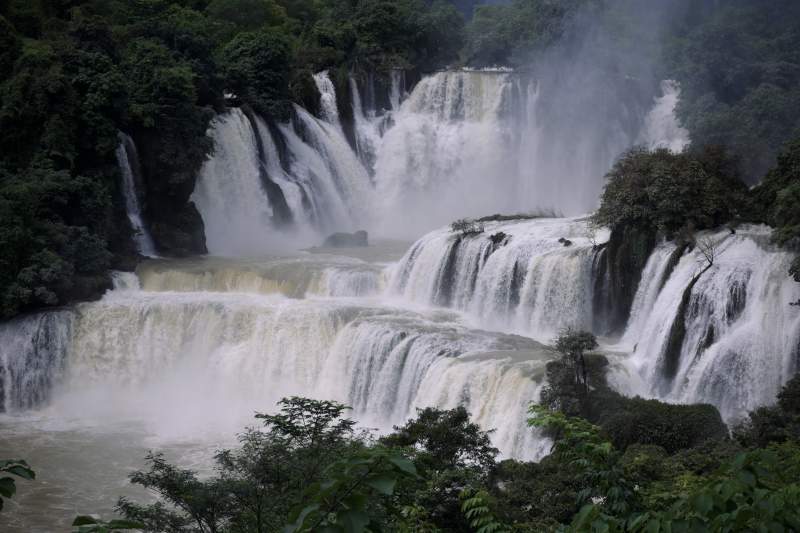 德天跨国大瀑布图片