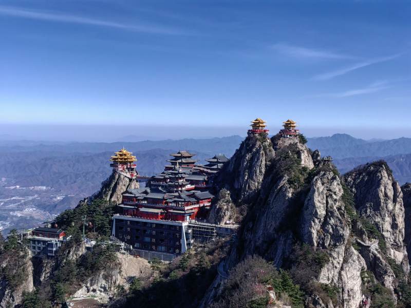 山顶古建筑群图片