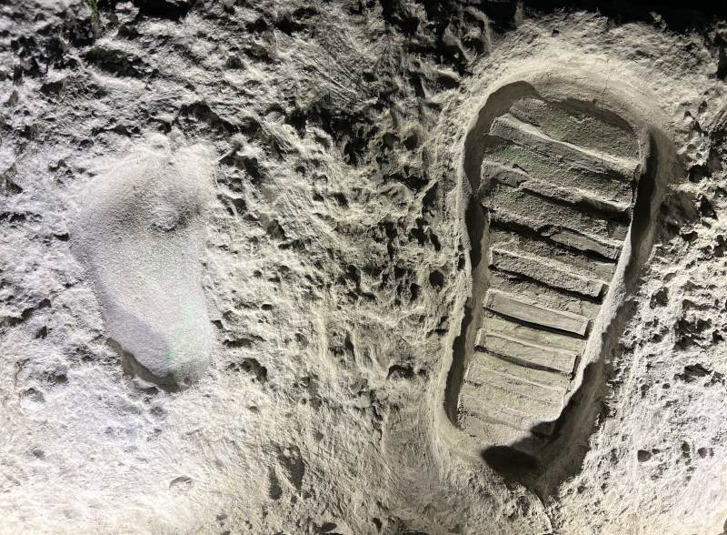 月球上的足迹图片