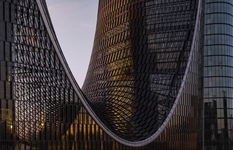 现代建筑的光影交错图片