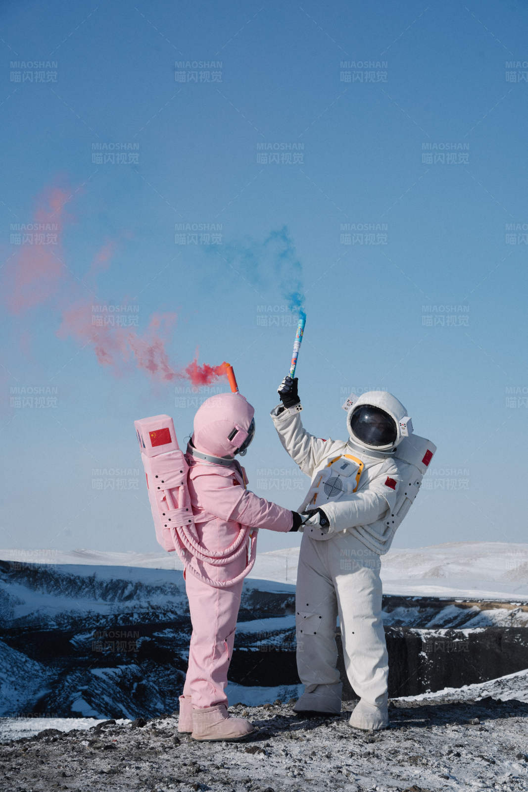 太空探险家的彩色信号图片
