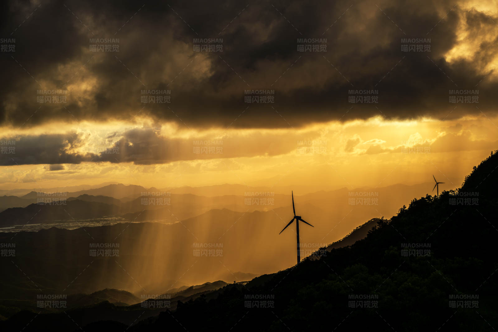 风车与夕阳图片