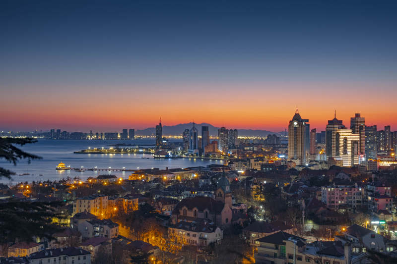 暮色中的海滨城市--青岛夜景图片