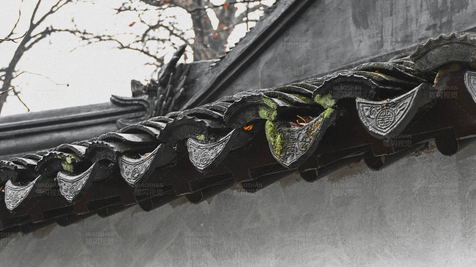 古建筑屋檐上的精美装饰图片