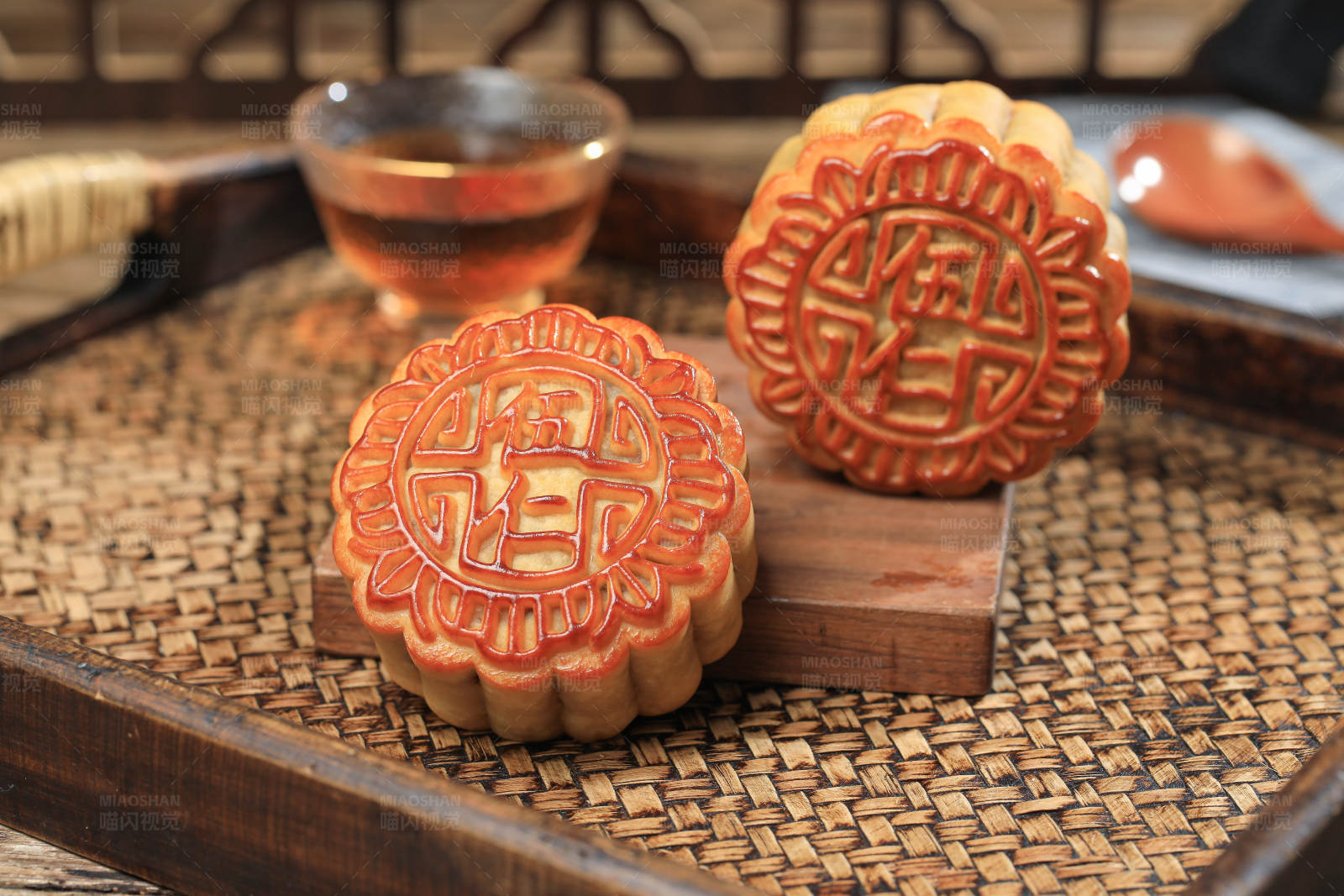 月饼与茶的中秋搭配图片