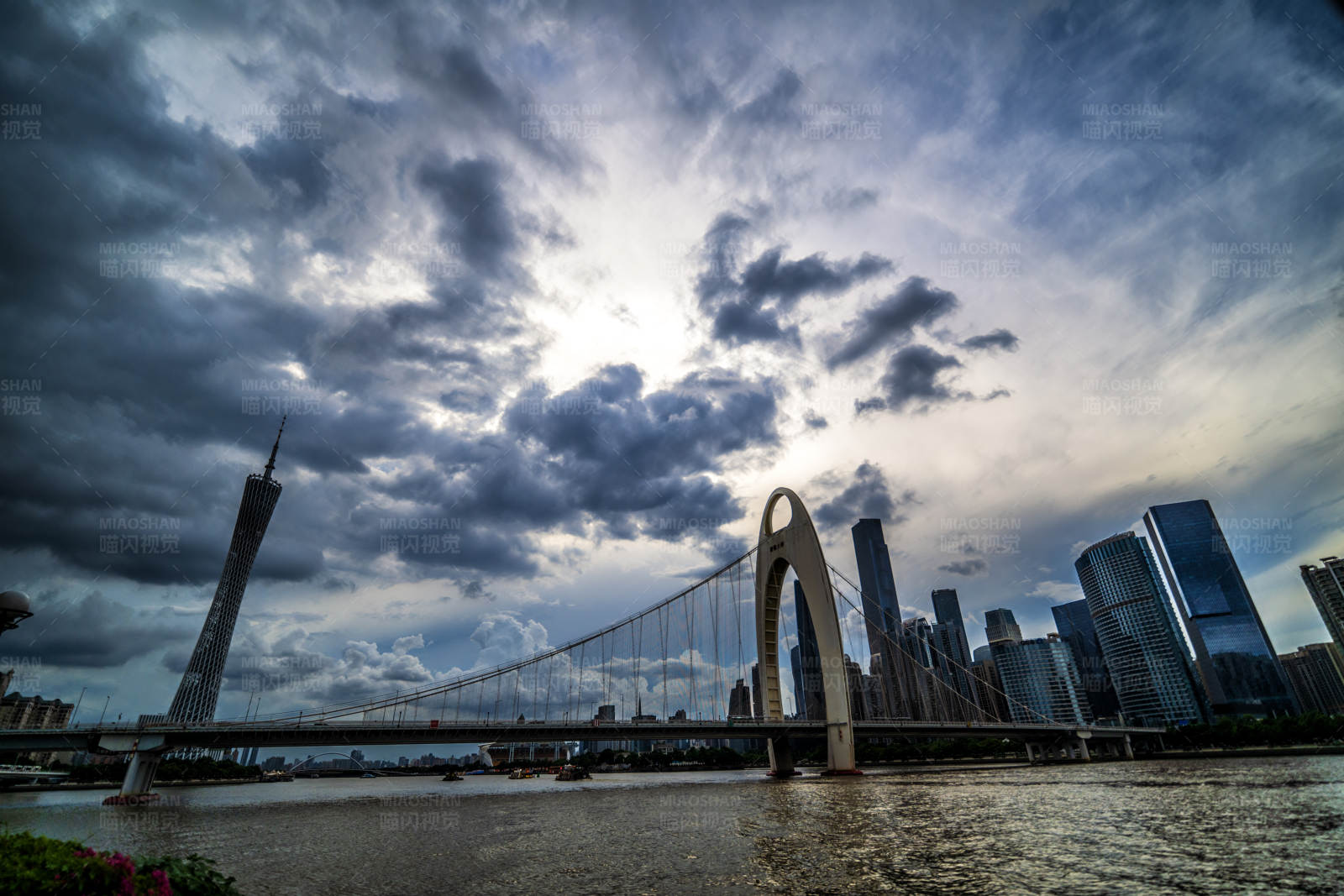 广州塔与珠江美景图片