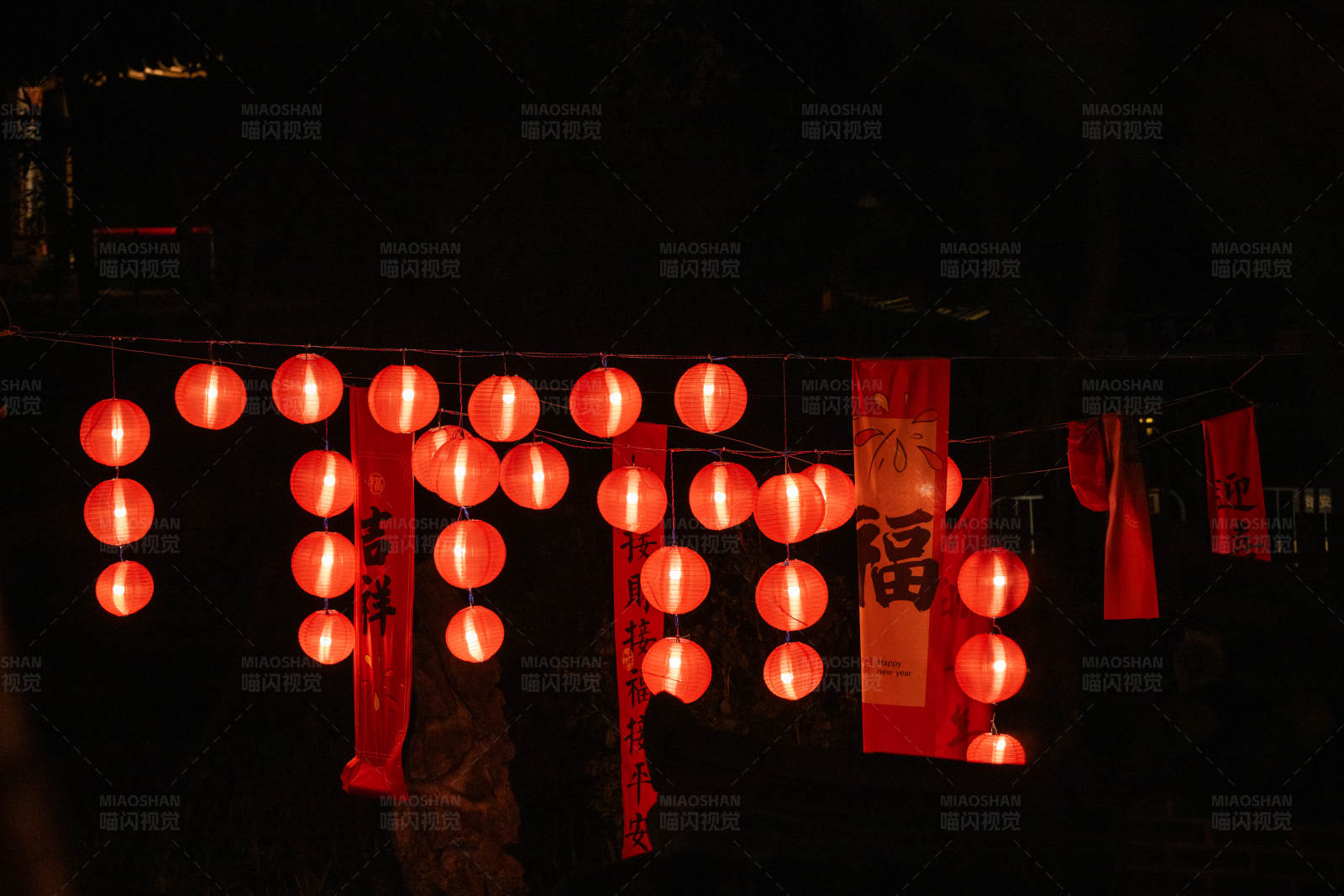 夜幕下的红灯笼图片
