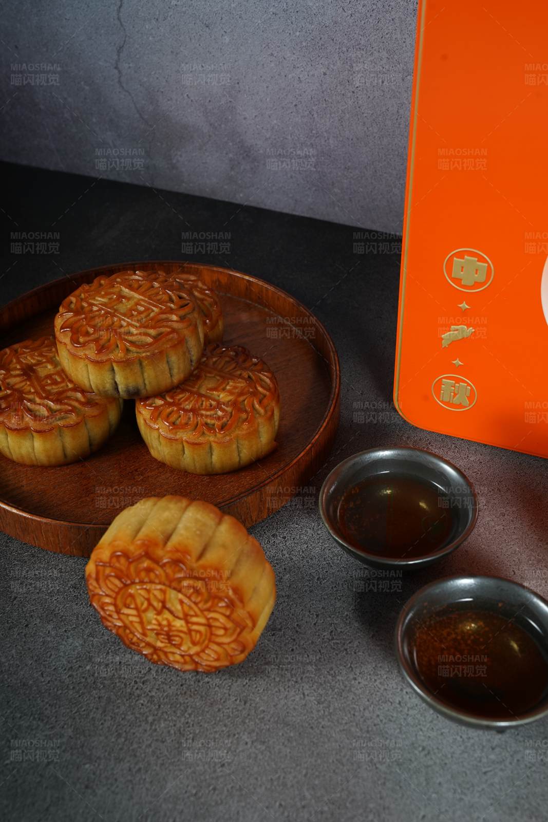 月饼与茶的中秋搭配图片