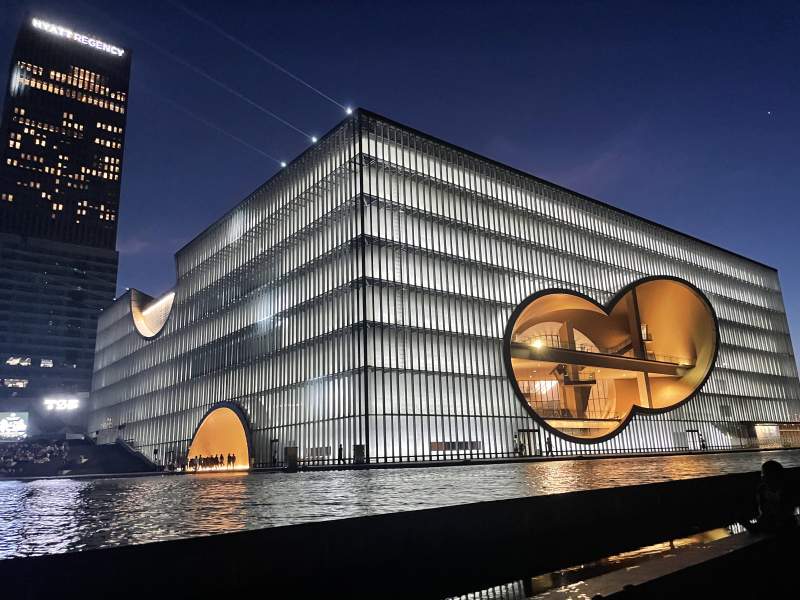 现代建筑夜景图片