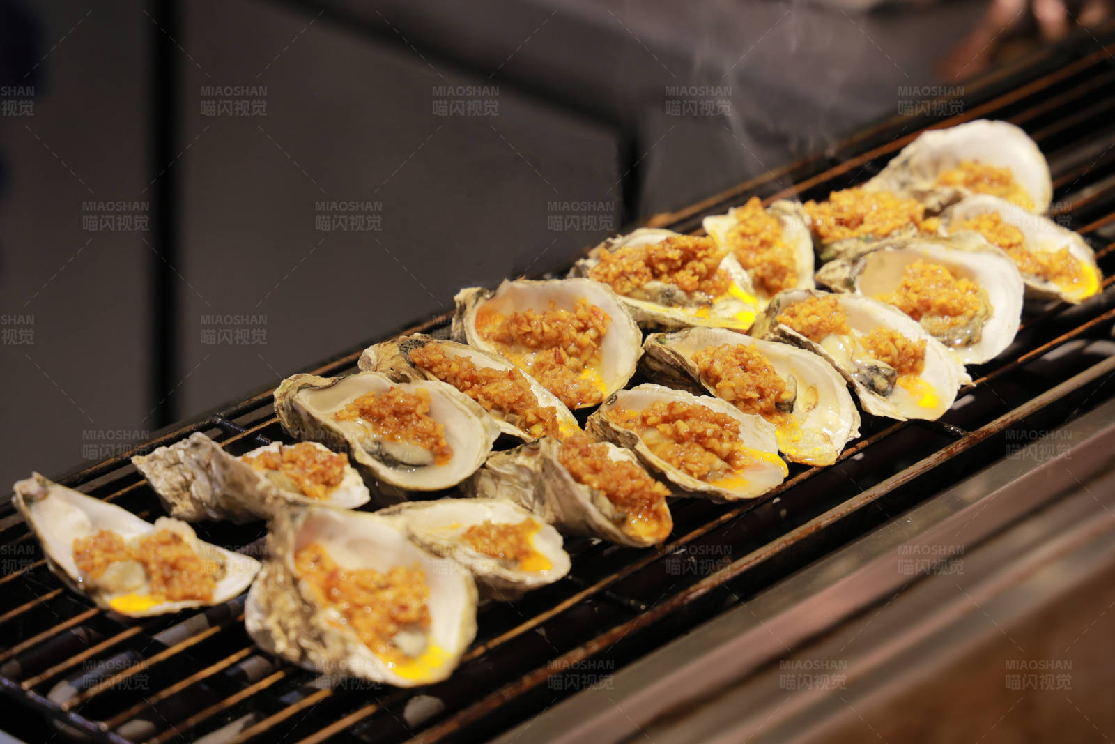 烤生蚝美味佳肴图片