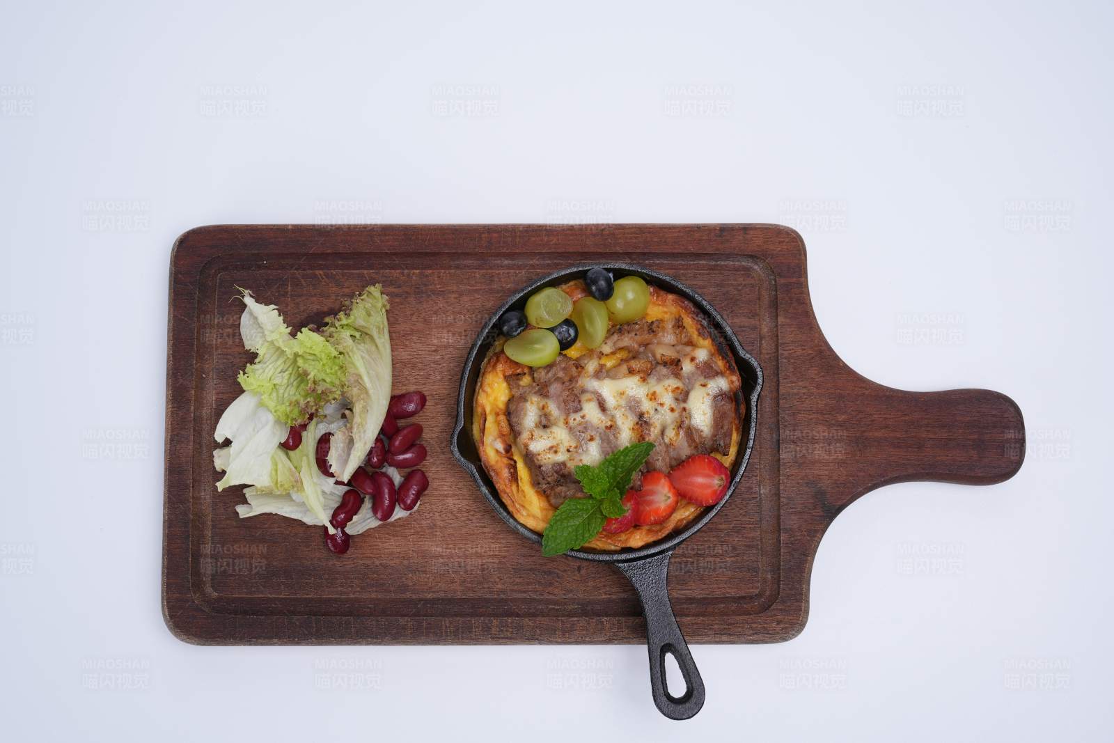 铁锅焗饭配沙拉图片