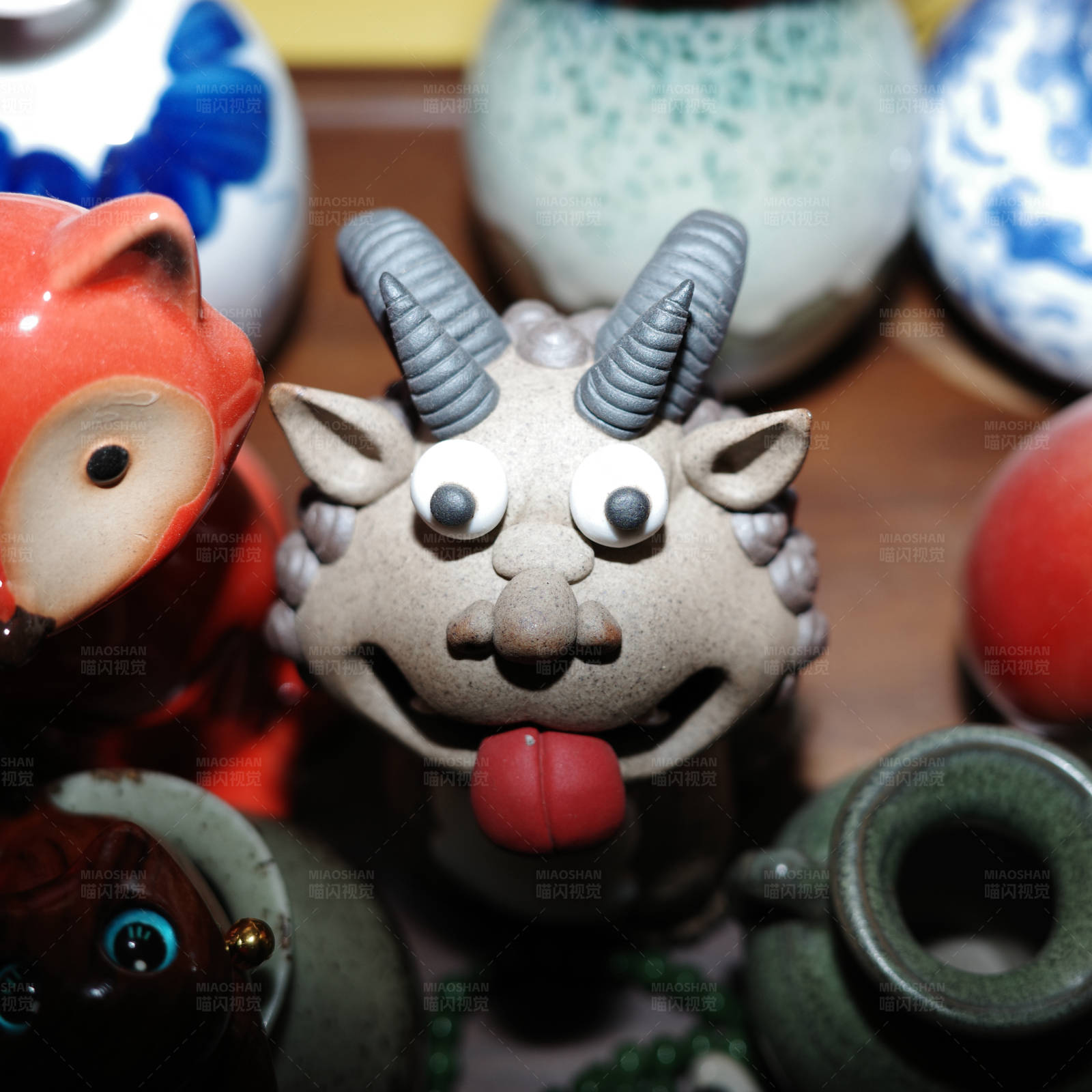 搞笑陶瓷雕像图片