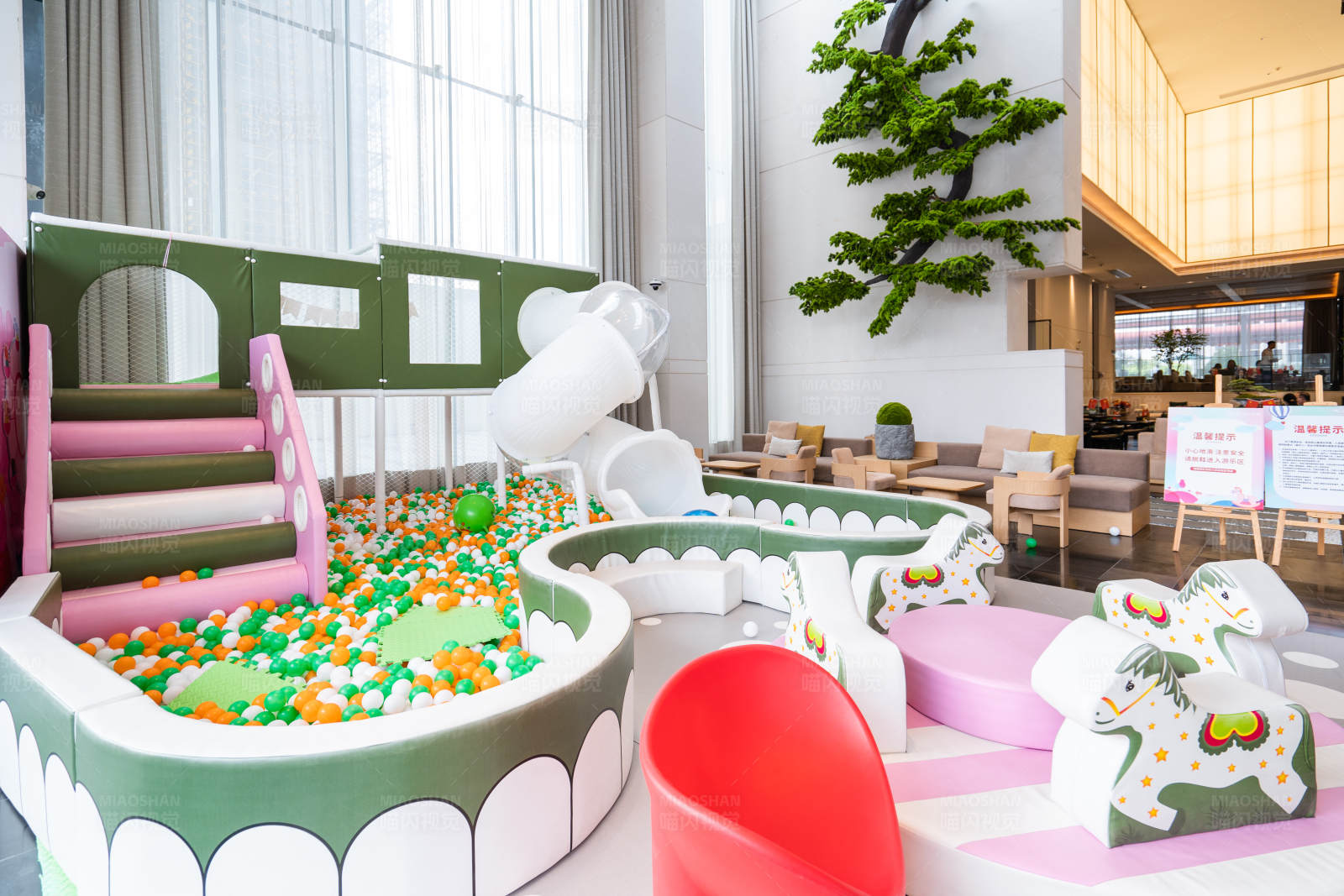 室内儿童游乐区图片