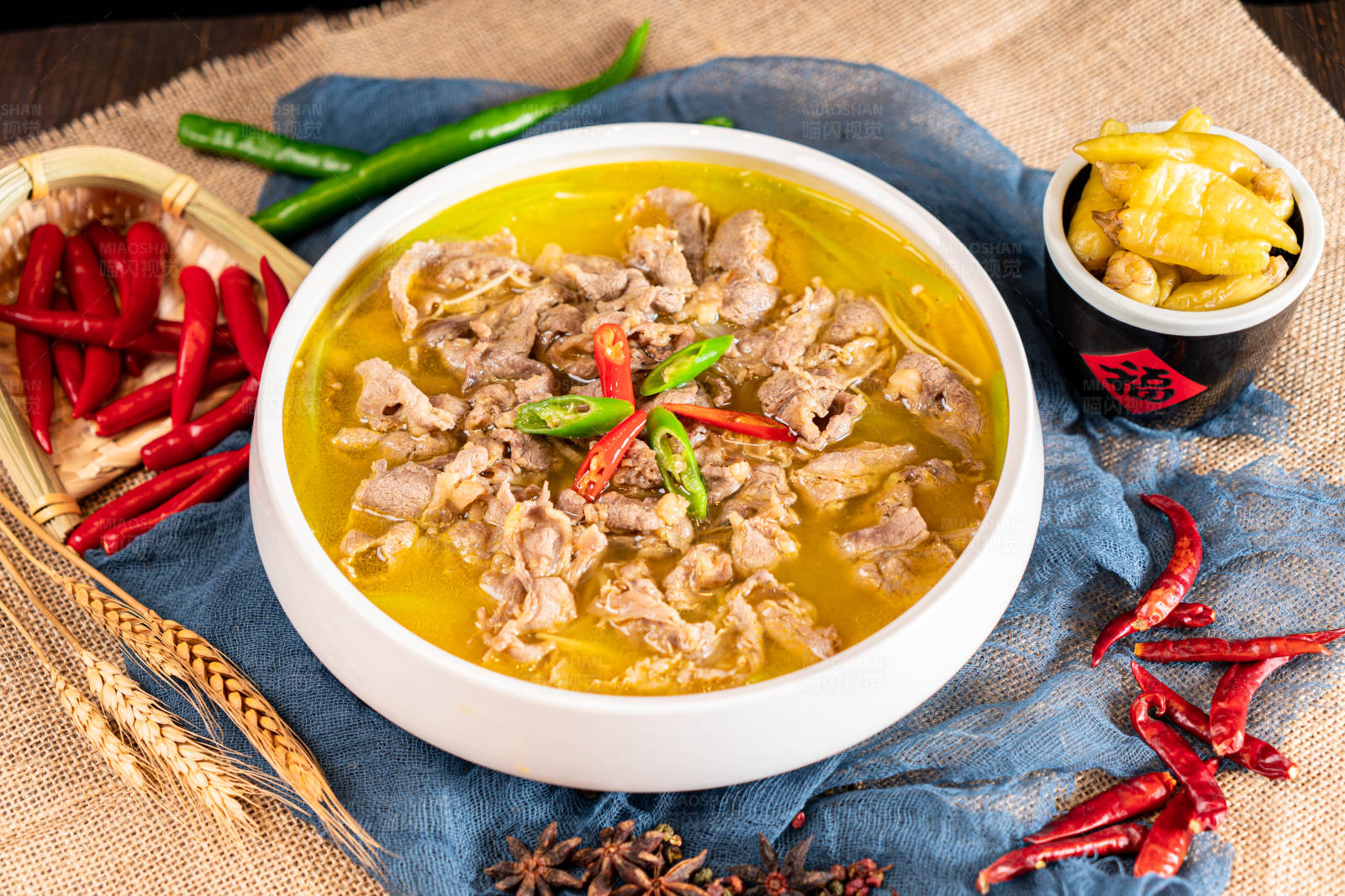 酸汤肥牛图片