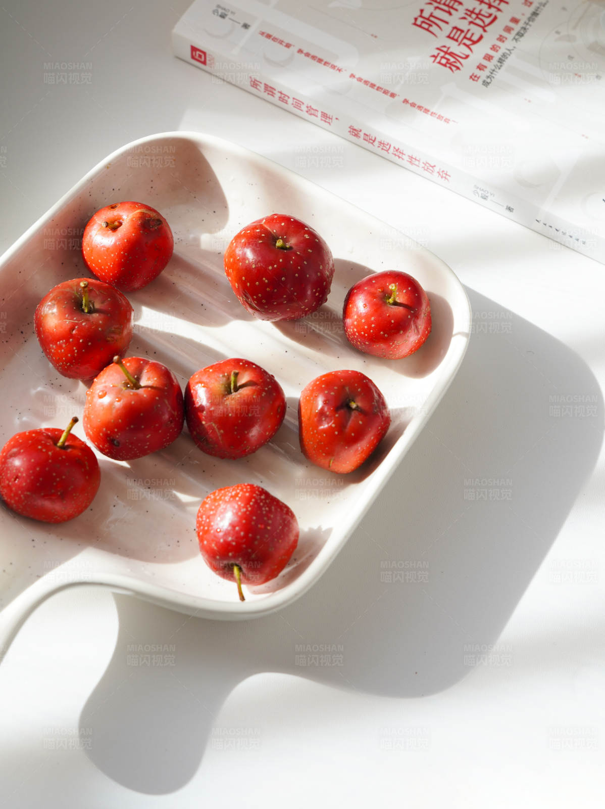 盘中的山楂图片