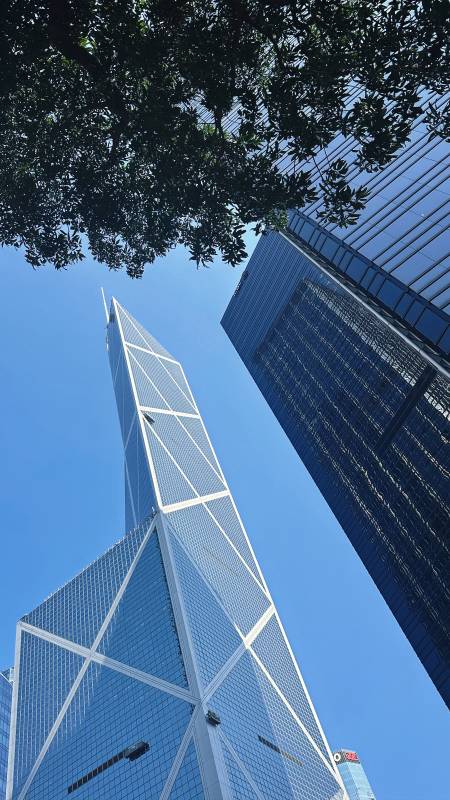 香港的中银大厦与邻楼图片
