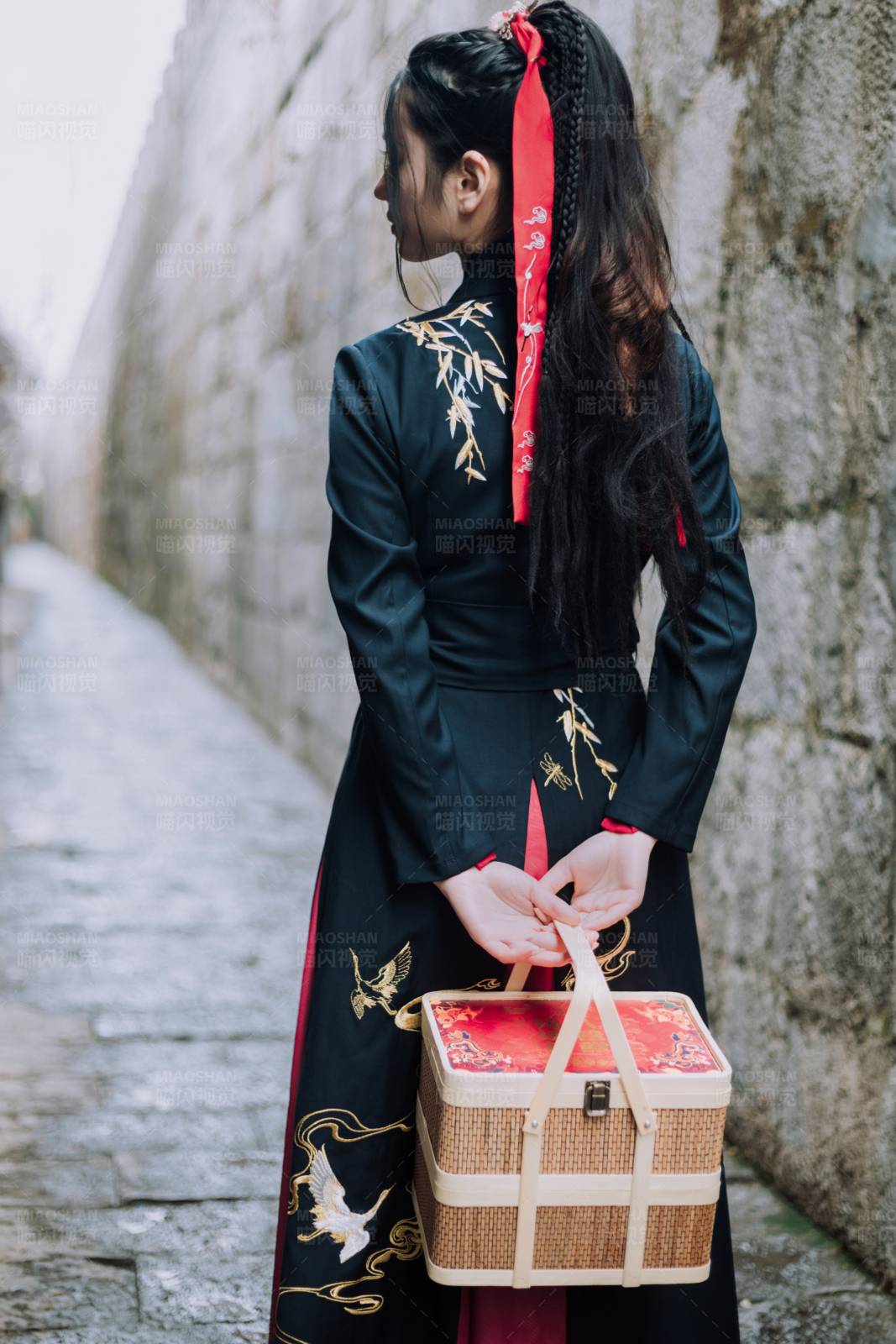 古风美人背影图图片