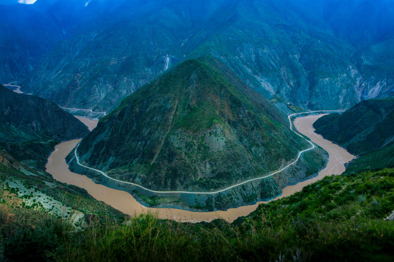 长江大转弯道 (云南境丽江境内)图片