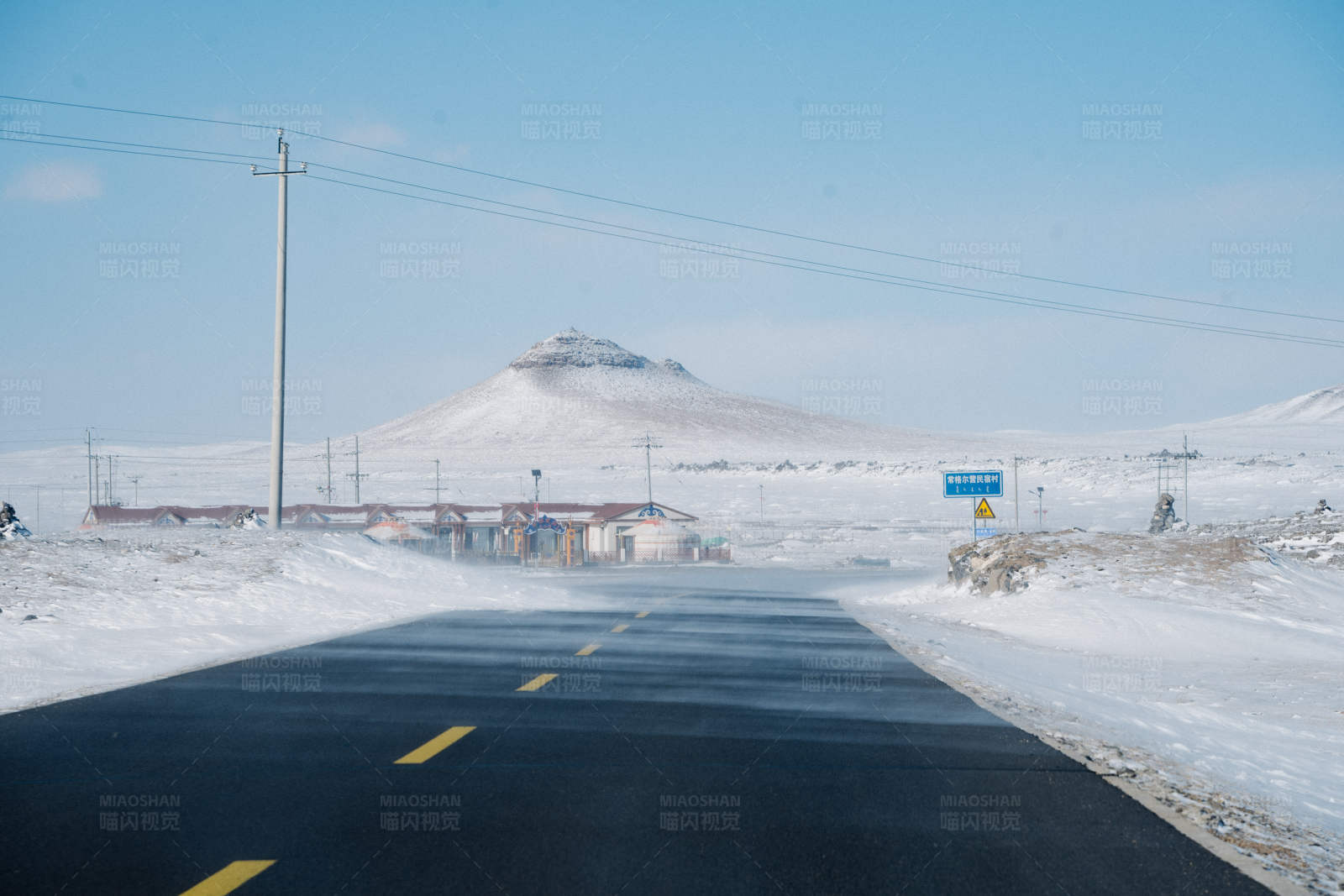 雪地公路图片